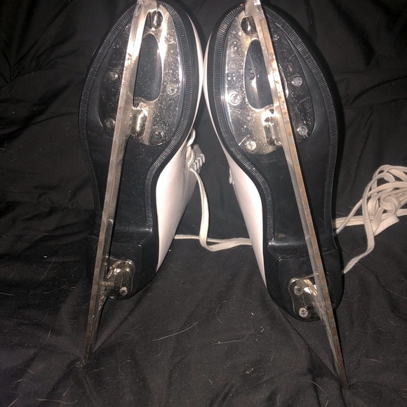 Ice Skates - Picture 3 of 4